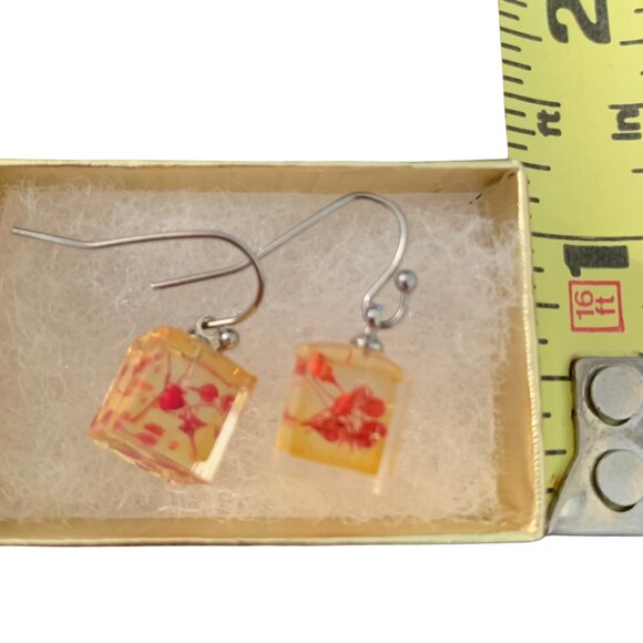 Pressed Flower Earrings Red Pressed Flower in a Cube - Picture 2 of 3